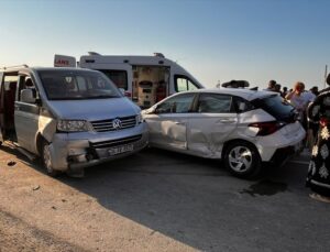 Sinop’ta minibüs-otomobil çarpıştı: 4 yaralı