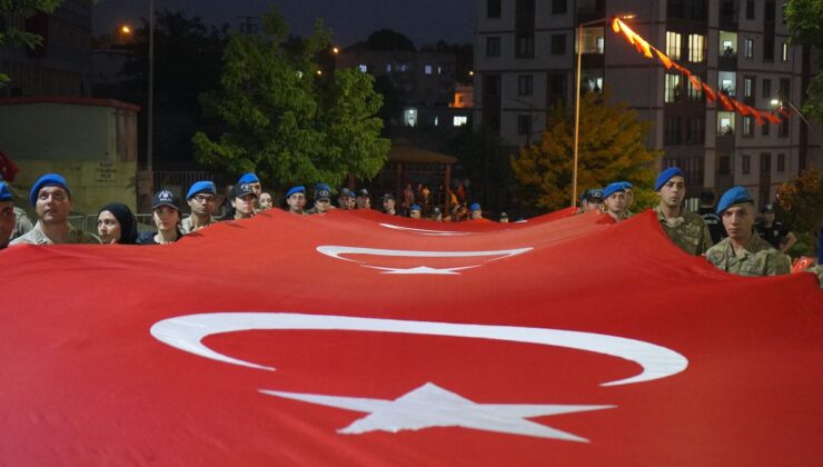 Şırnak’ta 107 metrelik bayrakla 15 Temmuz yürüyüşü