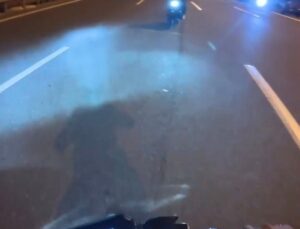 Sultangazi’de 2 motosikletin kafa kafaya çarpıştığı kaza kamerada
