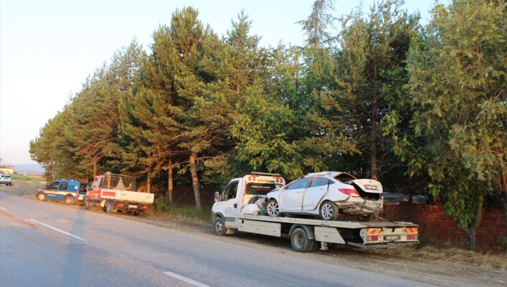 Taşköprü’de iki otomobil çarpıştı: 2 yaralı