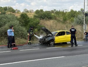Tekirdağ’da seyir halindeki otomobil alev aldı