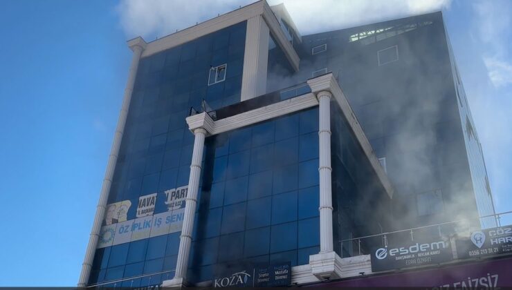 Tokat’taki iş merkezinde yangın paniği