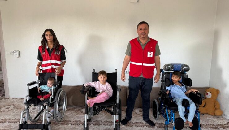 Türk Kızılay Silopi Şubesinden cam kemik hastası 3 kardeşe tekerlekli sandalye desteği