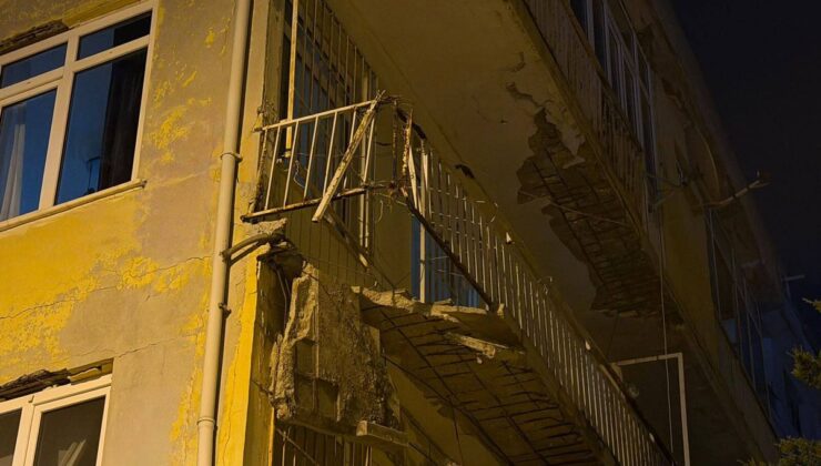 Üsküdar’da balkon çöktü: Hamile eşiyle sokakta kaldılar