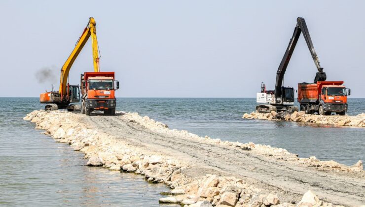 Van Gölü’nden 2 milyon 165 bin metreküp dip çamuru ve balçık çıkarıldı