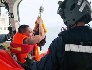 Vietnamlı gemiden kurtarılan 48 kişinin ülkesine dönüşü başladı