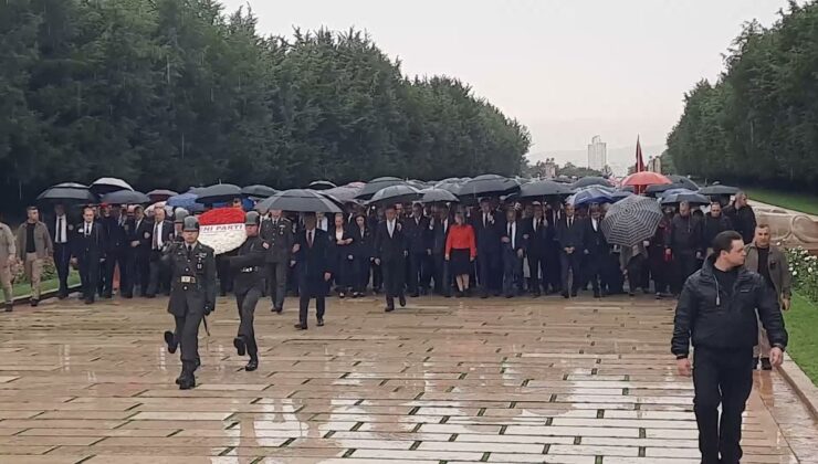 Yeni Parti’yi kuran Özgür Özel’in ilk işi bu oldu