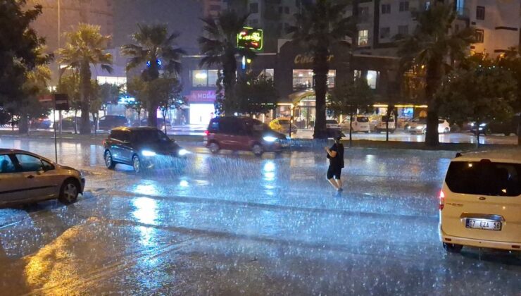 Adana’da Ani Sağanak Hayatı Olumsuz Etkiledi