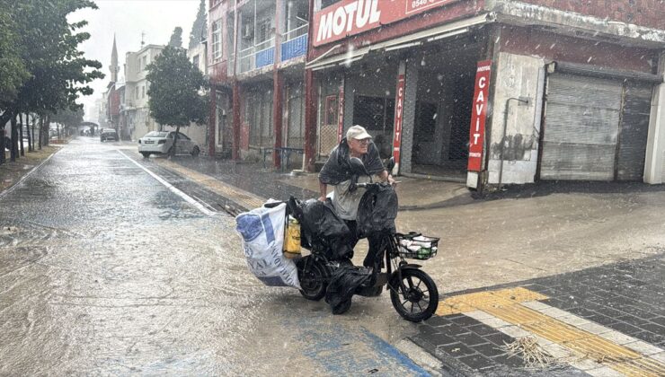 Adana’da Sağanak ve Rüzgar Hayatı Olumsuz Etkiledi