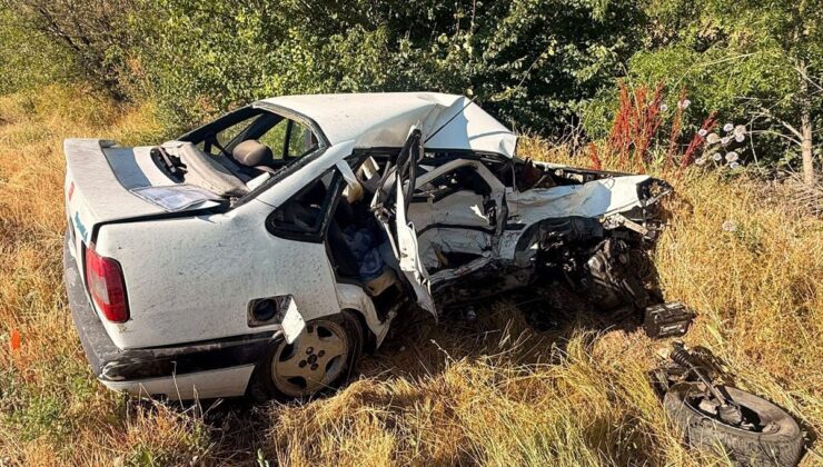 Afyonkarahisar’da iki otomobilin çarpışması sonucu bir kişi öldü, 4 kişi yaralandı