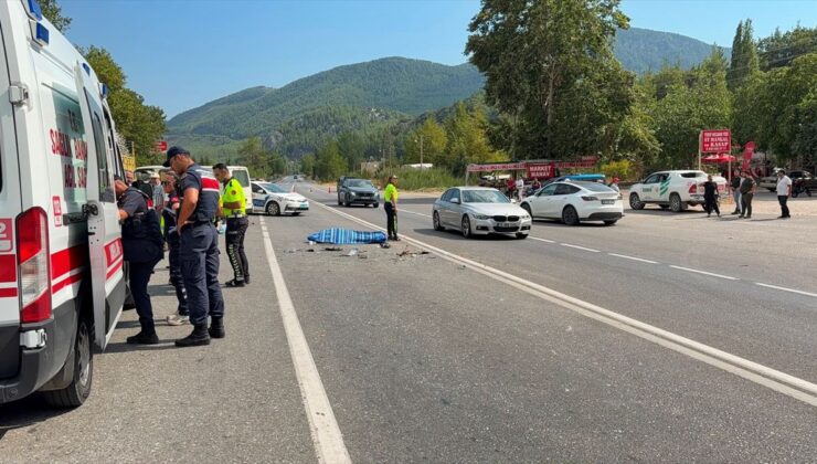 Akseki’de Minibüs ile Hafif Ticari Araç Çarpıştı: Karı Koca Öldü, 4 Kişi Yaralandı