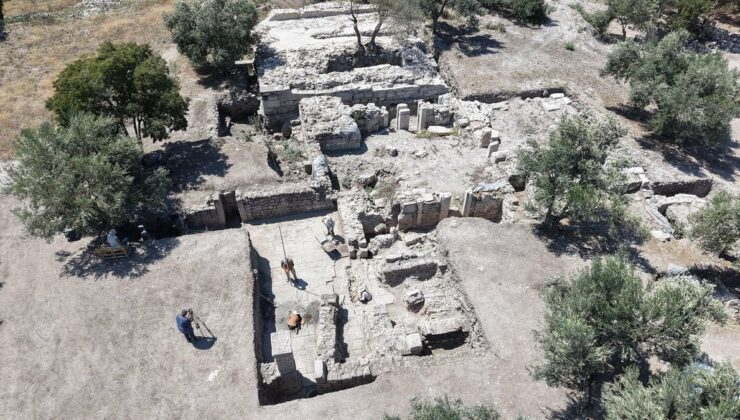 Apollon Smintheus Kutsal Alanı’nda Roma Hamamı’nın soğuk havuzları ve soyunma odası gün yüzüne çıkarılıyor