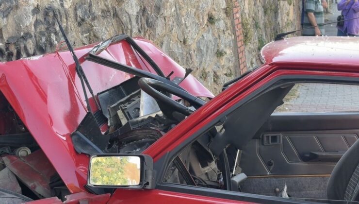 Ataşehir’de Direksiyon Hakimiyeti Kaybı: İstinat Duvarına Çarpan Otomobilde 3 Yaralı
