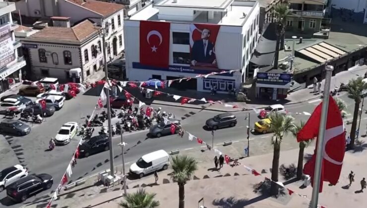 Ayvalık 30 Ağustos Zafer Bayramı’nda Kırmızı Beyaza Büründü