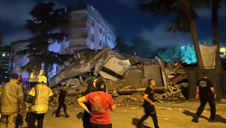 Bahçelievler’de Boşaltılan 4 Katlı Bina Çöktü