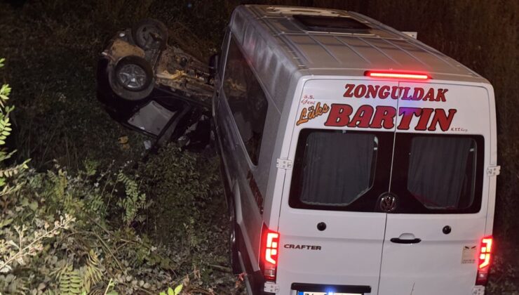 Bartın’da Minibüs ile Otomobil Çarpıştı: 11 Yaralı