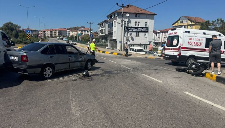 Bartın’da motosiklet-otomobil çarpıştı: 2 yaralı