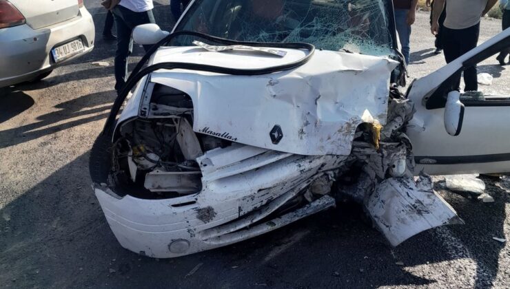 Başkale’de Kafa Kafaya Çarpışma: 7 Yaralı