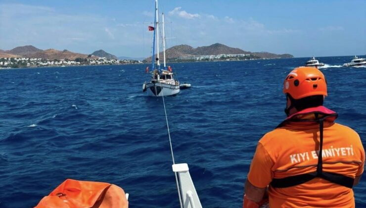 Bodrum’da makine arızası yapan tekne Turgutreis’e çekildi