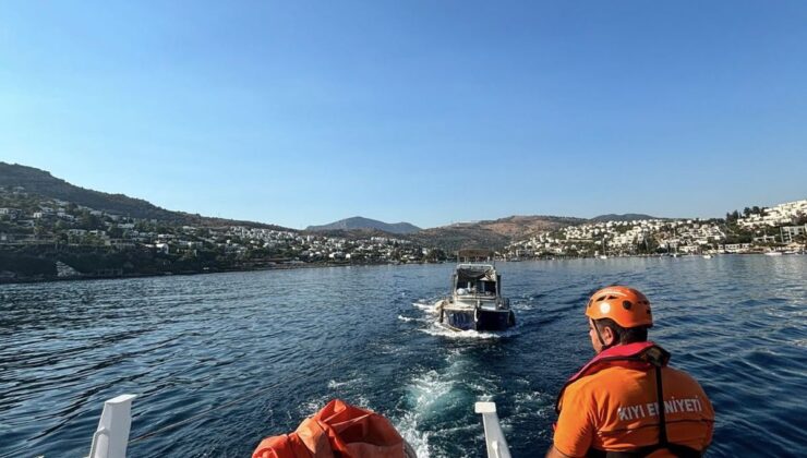 Bodrum’da su alan ve içerisinde 4 kişinin bulunduğu tekne kurtarıldı