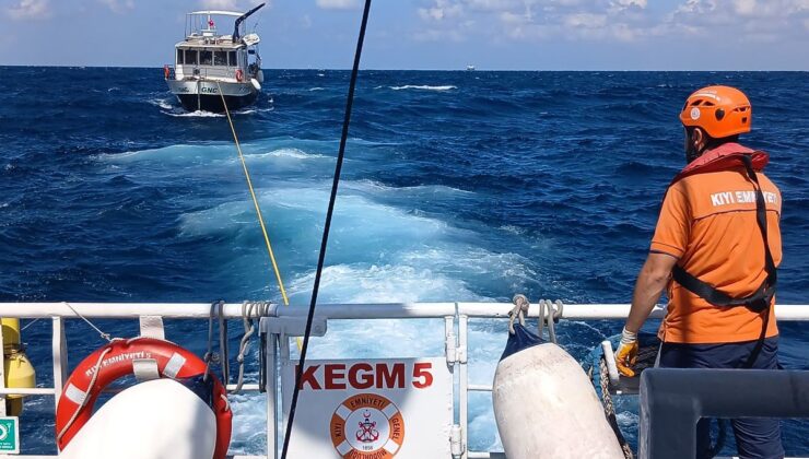 Boğaz’da Makine Arızası Yapan Tekne Kurtarıldı