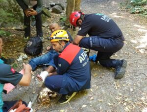 Bursa’da dağlık alanda mahsur kalan 2 kişiye ekipler ulaştı