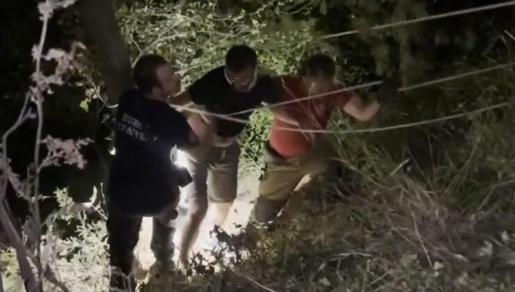 Bursa’da Otomobil Uçuruma Yuvarlandı: Sürücü Kurtarıldı