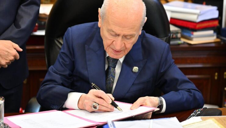 Devlet Bahçeli, çerçeve yasa teklifine imza attı