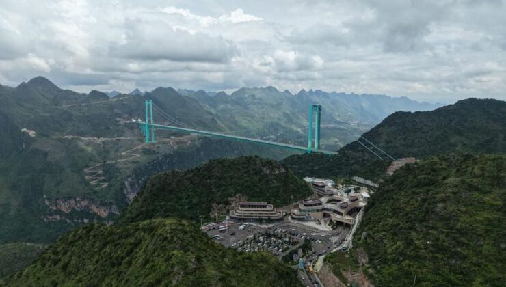 Dünyanın En Yüksek Köprüsü Huajiang Büyük Kanyon Köprüsü Trafiğe Açıldı