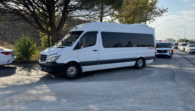 Edirne’de Minibüste 19 Kaçak Göçmen Yakalandı