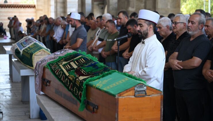 Edirne’de Traktör Kazasında Ölen Çift Son Yolculuğuna Uğurlandı