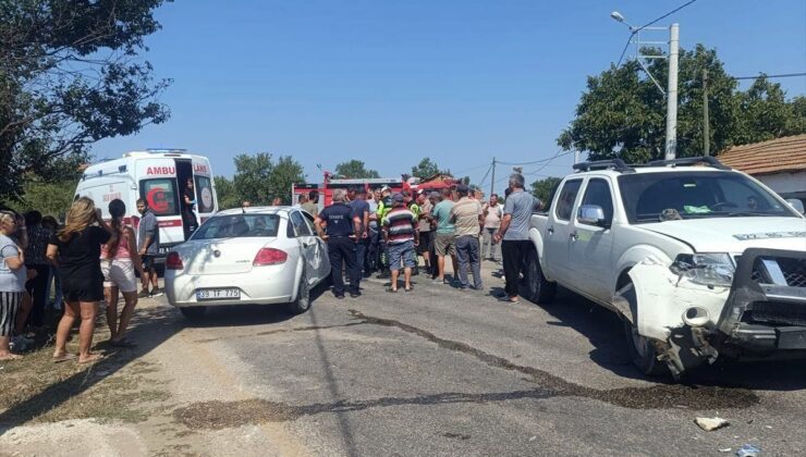 Enez’de Kamyonet ile Otomobil Çarpıştı: 3 Yaralı