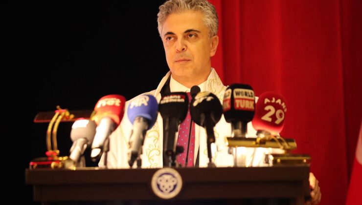 Erzincan Binali Yıldırım Üniversitesi Rektörü Prof. Dr. Kuyrukluyıldız göreve başladı