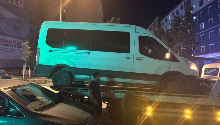 Erzurum’da kırmızı ışıkta uyuyakalan sürücüyü vatandaşlar uyandırdı