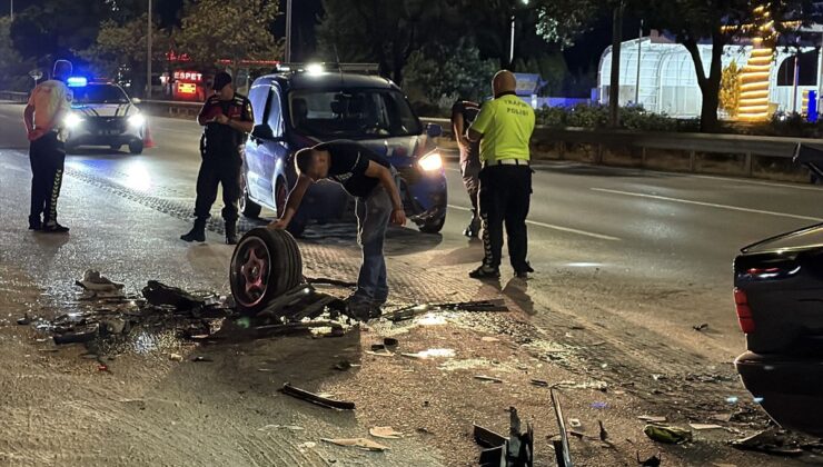 Eskişehir’de Tıra Çarpan Otomobil Sürücüsü Yaralandı