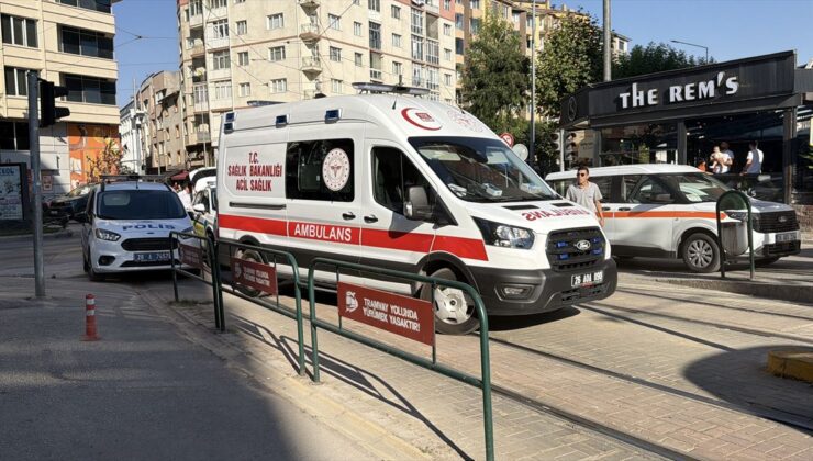 Eskişehir’de tramvayın çarptığı bisikletli yaralandı