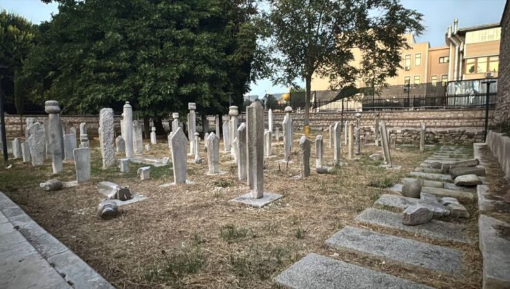 Fatih’teki tarihi hazirede 7 mezar taşı tahrip edildi