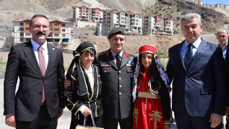 Genelkurmay Başkanı Bayraktaroğlu, memleketi Artvin’de