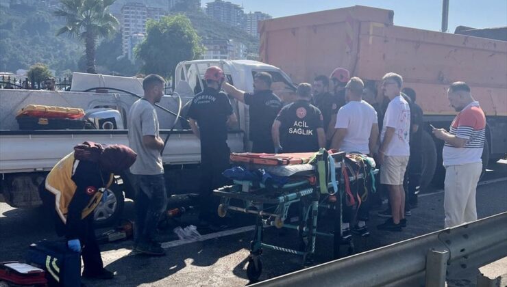 Giresun’da kamyonet-kamyon çarpışması: 1 ölü, 2 yaralı