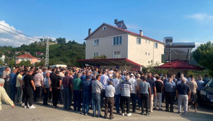 Gümüşhane’de gölete devrilen pikap sürücüsünün cenazesi defnedildi