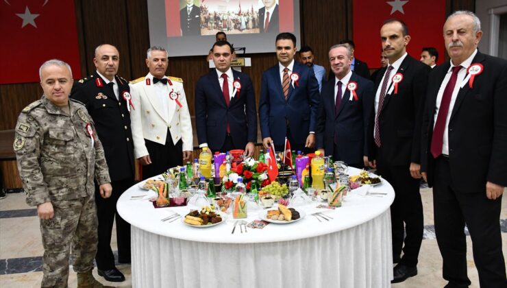 Hakkari’de Zafer Bayramı Resepsiyonu: Birlik ve Beraberlik Mesajları