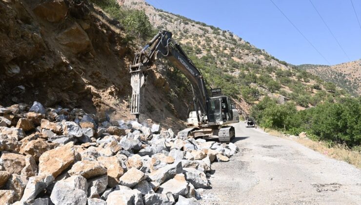 Hizan’da köy yollarına sıcak asfalt öncesi hazırlık