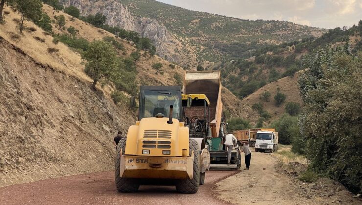 Hizan’da köy yolu çalışmaları sürüyor
