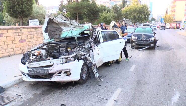 Kartal’da Kontrolden Çıkan Otomobil Park Halindeki 3 Araca Çarptı: 2 Yaralı