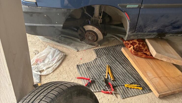 Krikonun kaymasıyla 1,5 tonluk otomobilin altında kalıp, ağır yaralandı