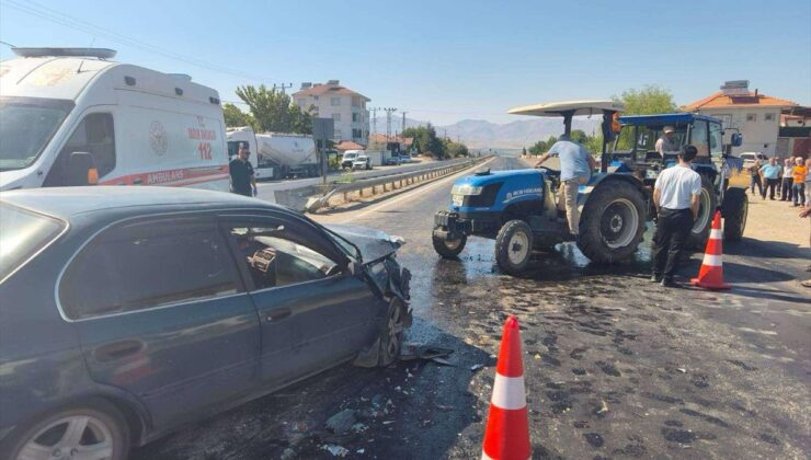 Malatya’da Traktör ile Otomobil Çarpıştı: 3 Yaralı