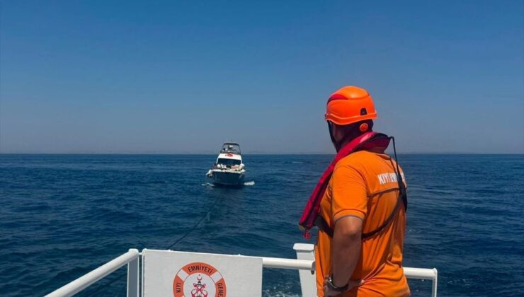 Marmara’da Arıza Yapan Tekne Kurtarıldı