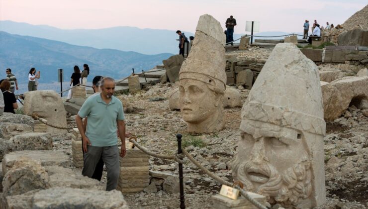 Nemrut Dağı’nda Ziyaretçi Yoğunluğu