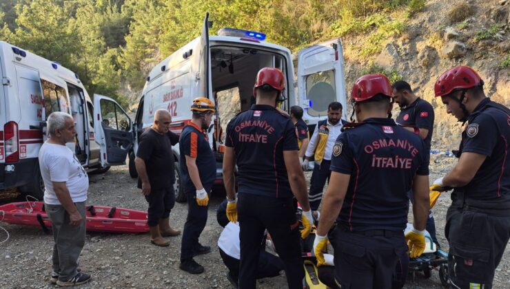 Osmaniye’de Otomobil 50 Metreden Dereye Yuvarlandı: 1 Ölü, 1 Yaralı