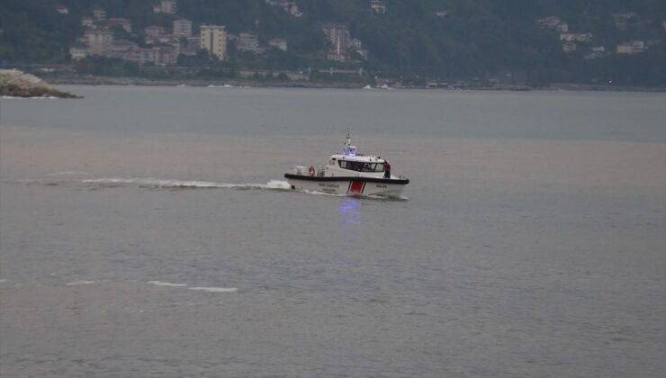 Rize’de denizde kardeş faciası: Bir ölü, bir kayıp